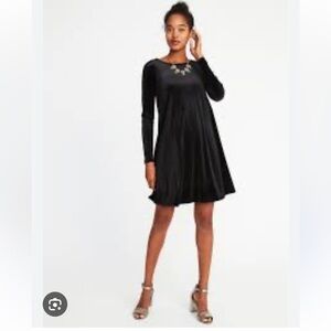 Old Navy Black Jack Velvet-Knit Swing Long Sleeve Dress. Size Medium.